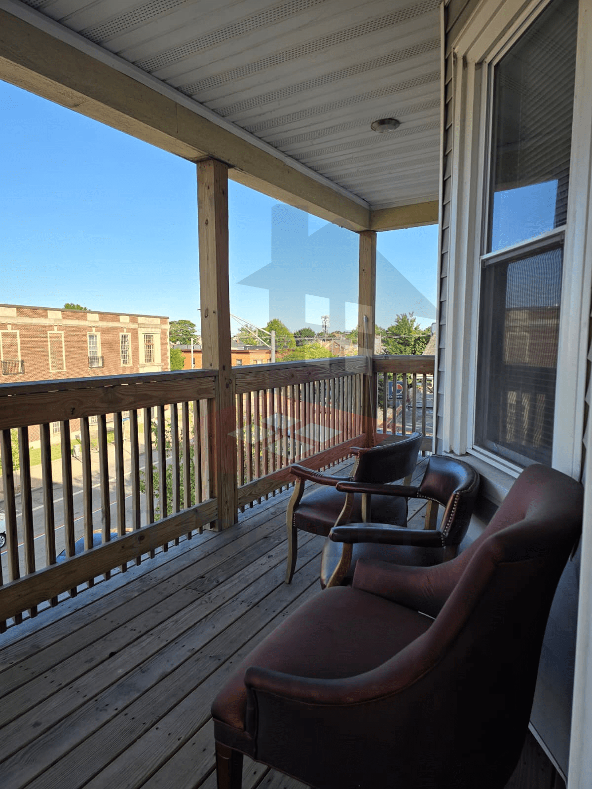LOGO+PROPERTY PIC HORIZONTAL – 2026-08-28T162143.084 🏠 3rd Floor – 1 Bedroom/Studio