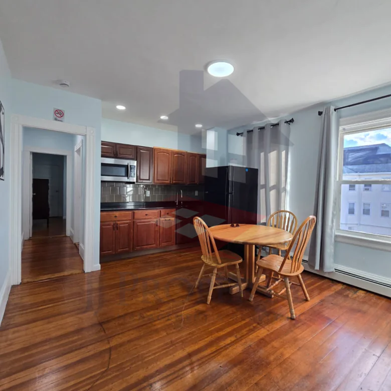🏠 3rd Floor – 1 Bedroom/Studio