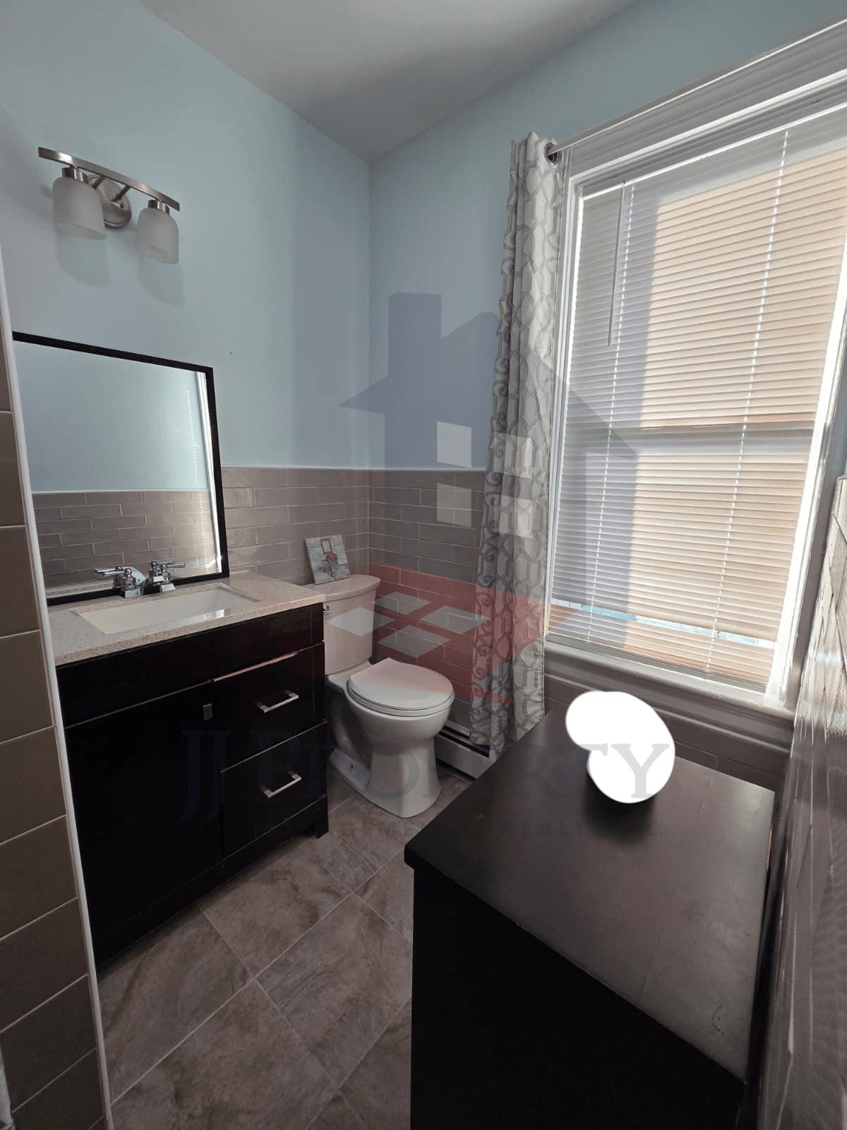 LOGO+PROPERTY PIC HORIZONTAL – 2026-08-28T162327.874 🏠 3rd Floor – 1 Bedroom/Studio