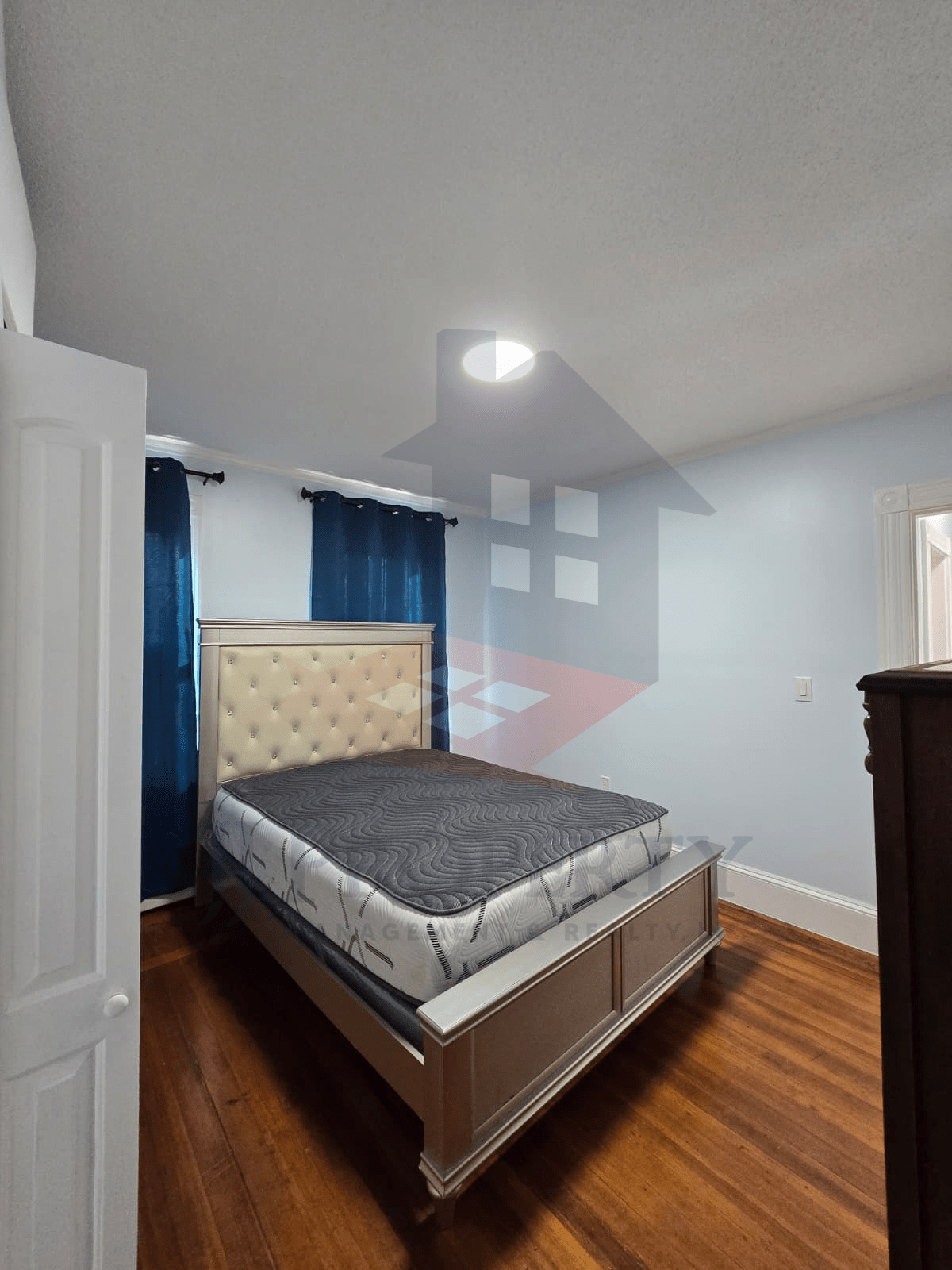 LOGO+PROPERTY PIC HORIZONTAL – 2026-08-28T162342.546 🏠 3rd Floor – 1 Bedroom/Studio