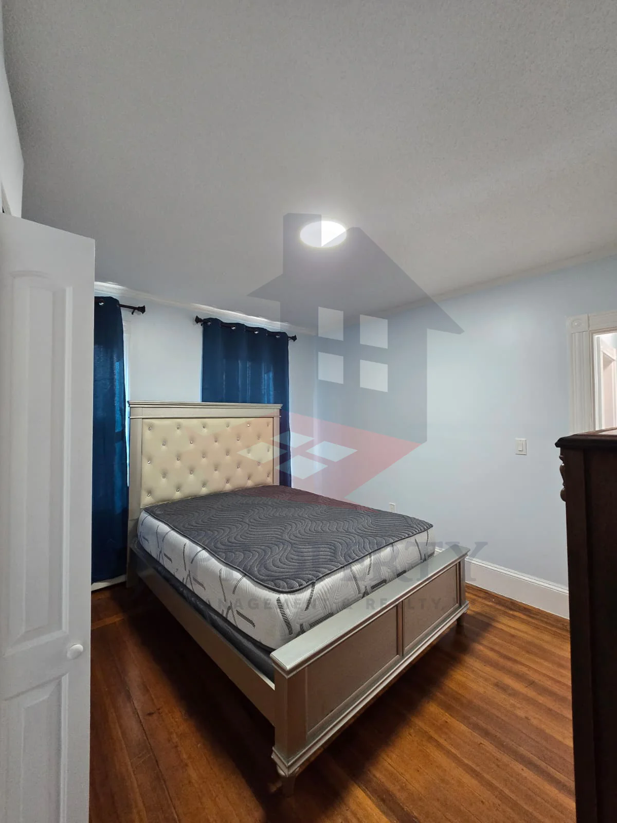 🏠 3rd Floor – 1 Bedroom/Studio