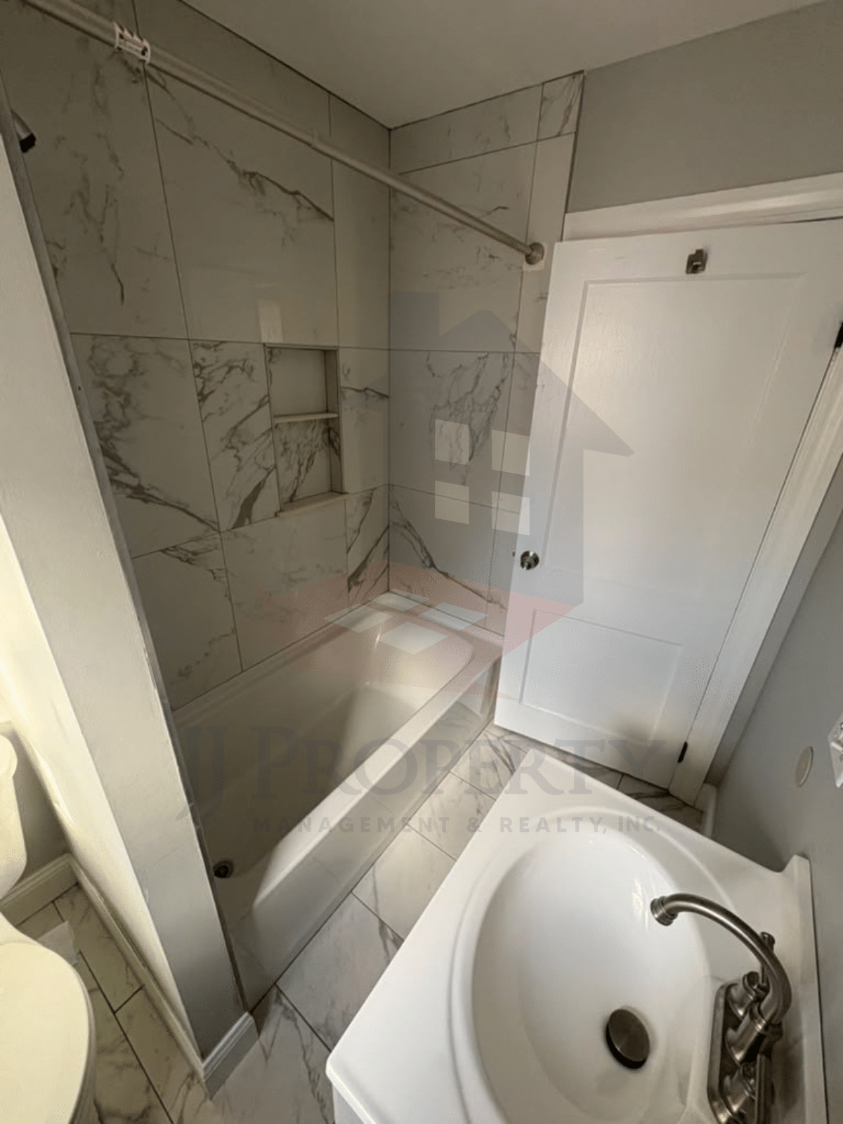 🏠 3-Bedroom Apartment – First Floor