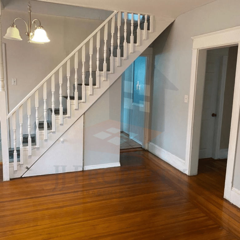 🏠 4-Bedroom Apartment – 2nd-Floor Townhouse