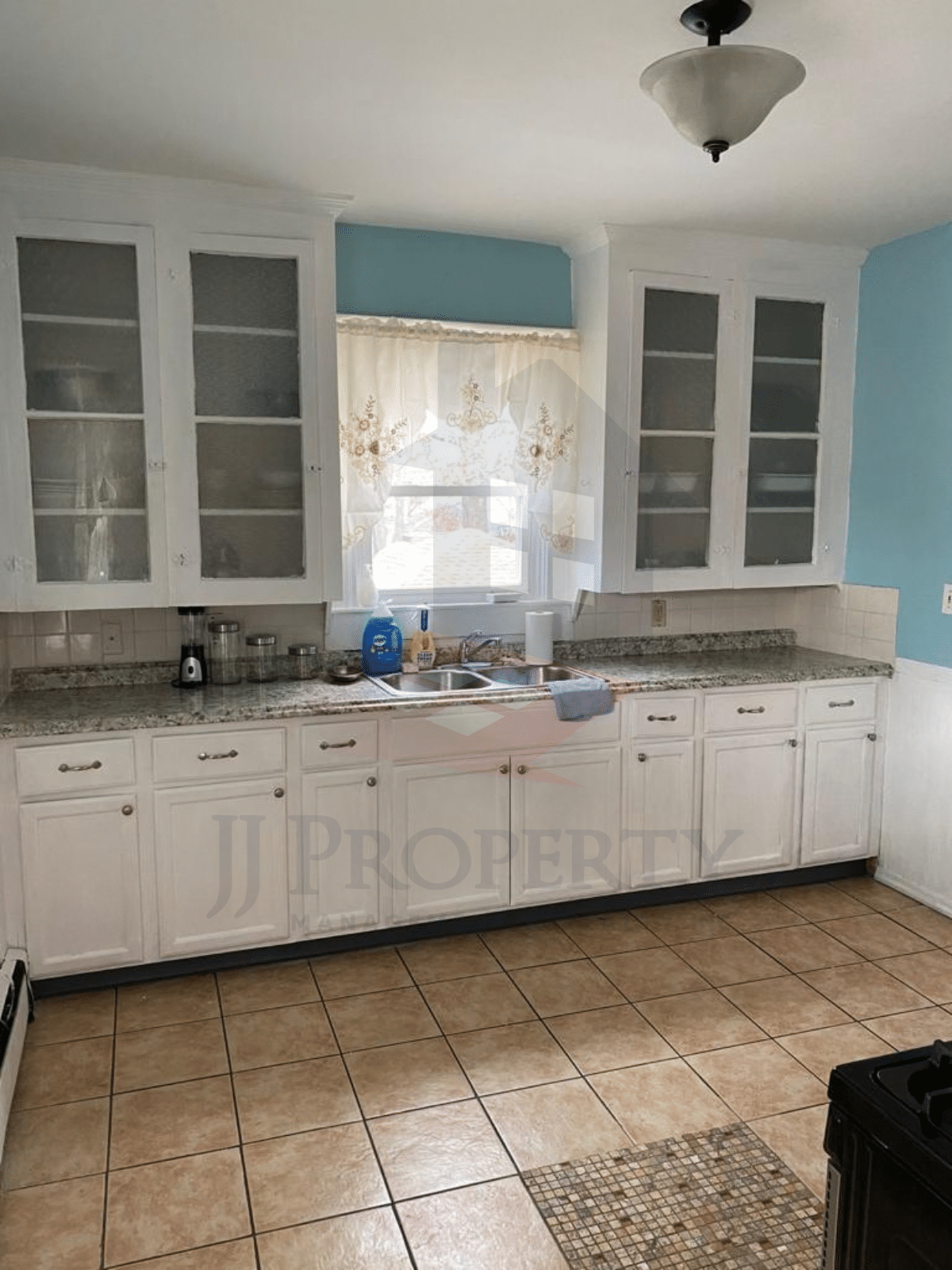 🏠 4-Bedroom Apartment – 2nd-Floor Townhouse