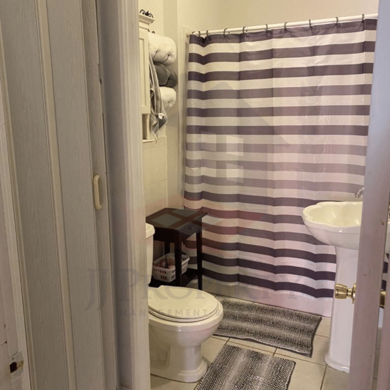 🏠 4-Bedroom Apartment – 2nd-Floor Townhouse