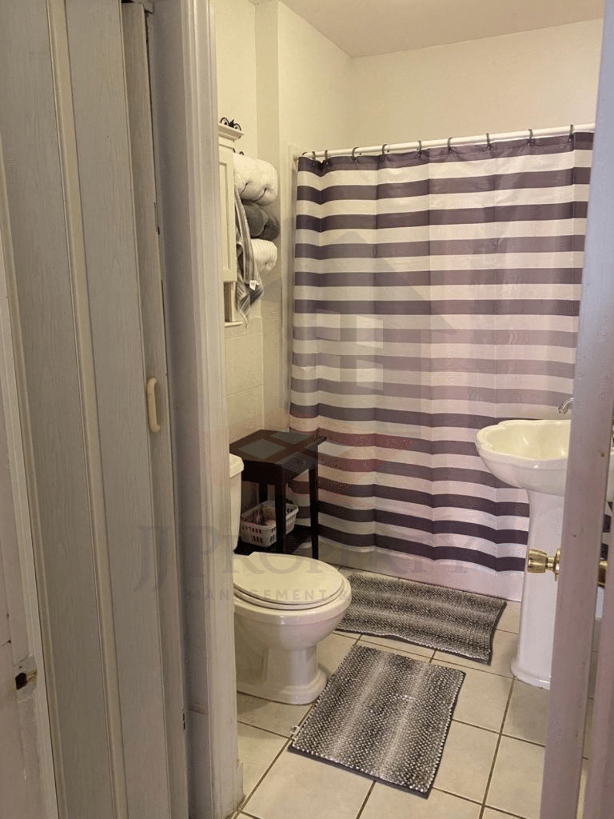 🏠 4-Bedroom Apartment – 2nd-Floor Townhouse