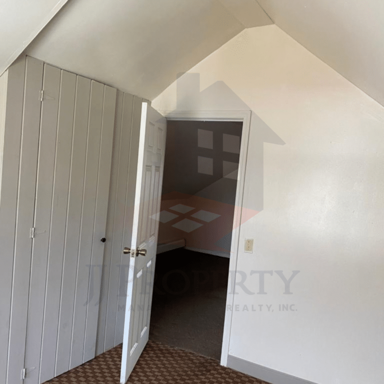 🏠 4-Bedroom Apartment – 2nd-Floor Townhouse