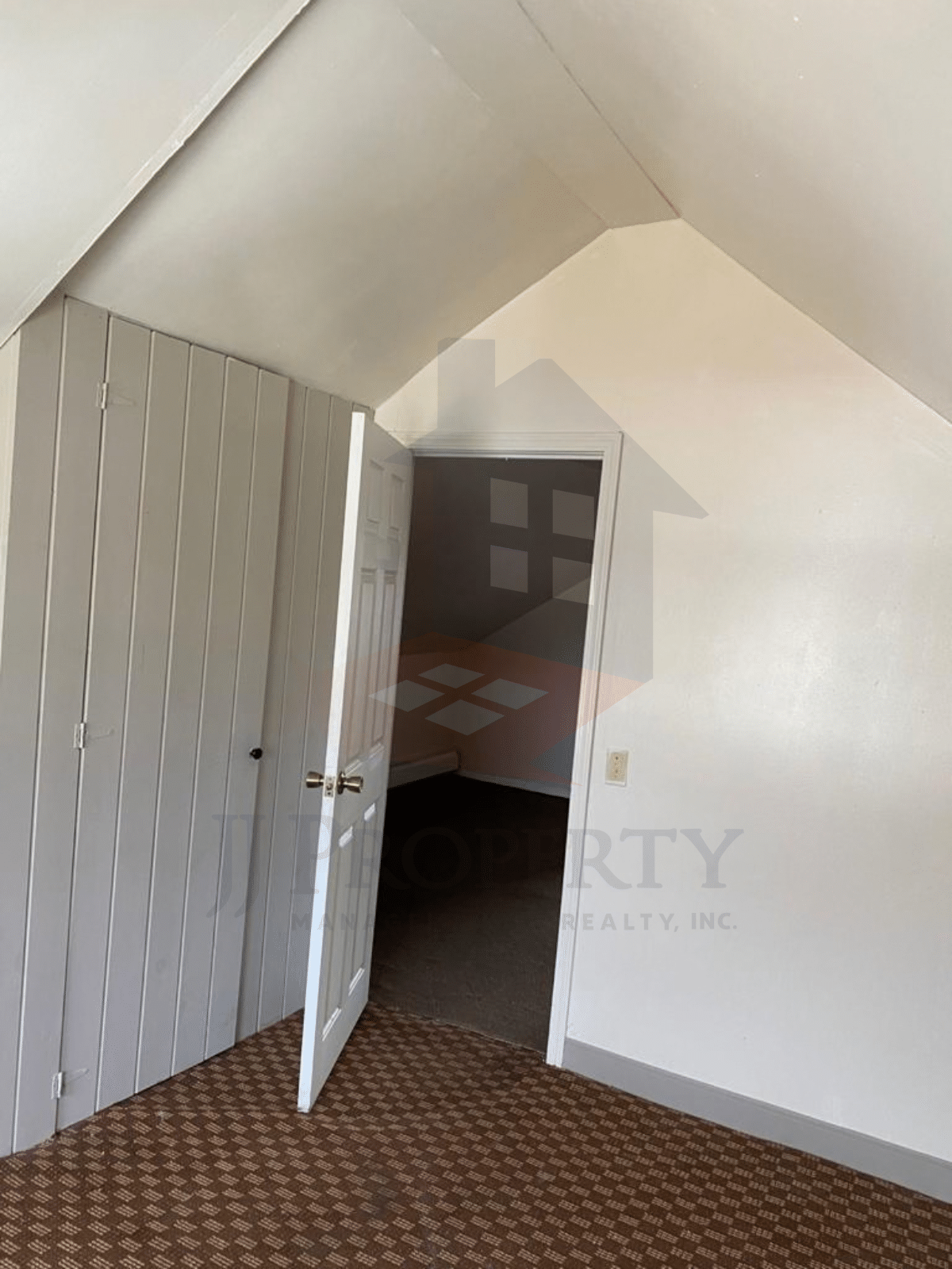 🏠 4-Bedroom Apartment – 2nd-Floor Townhouse